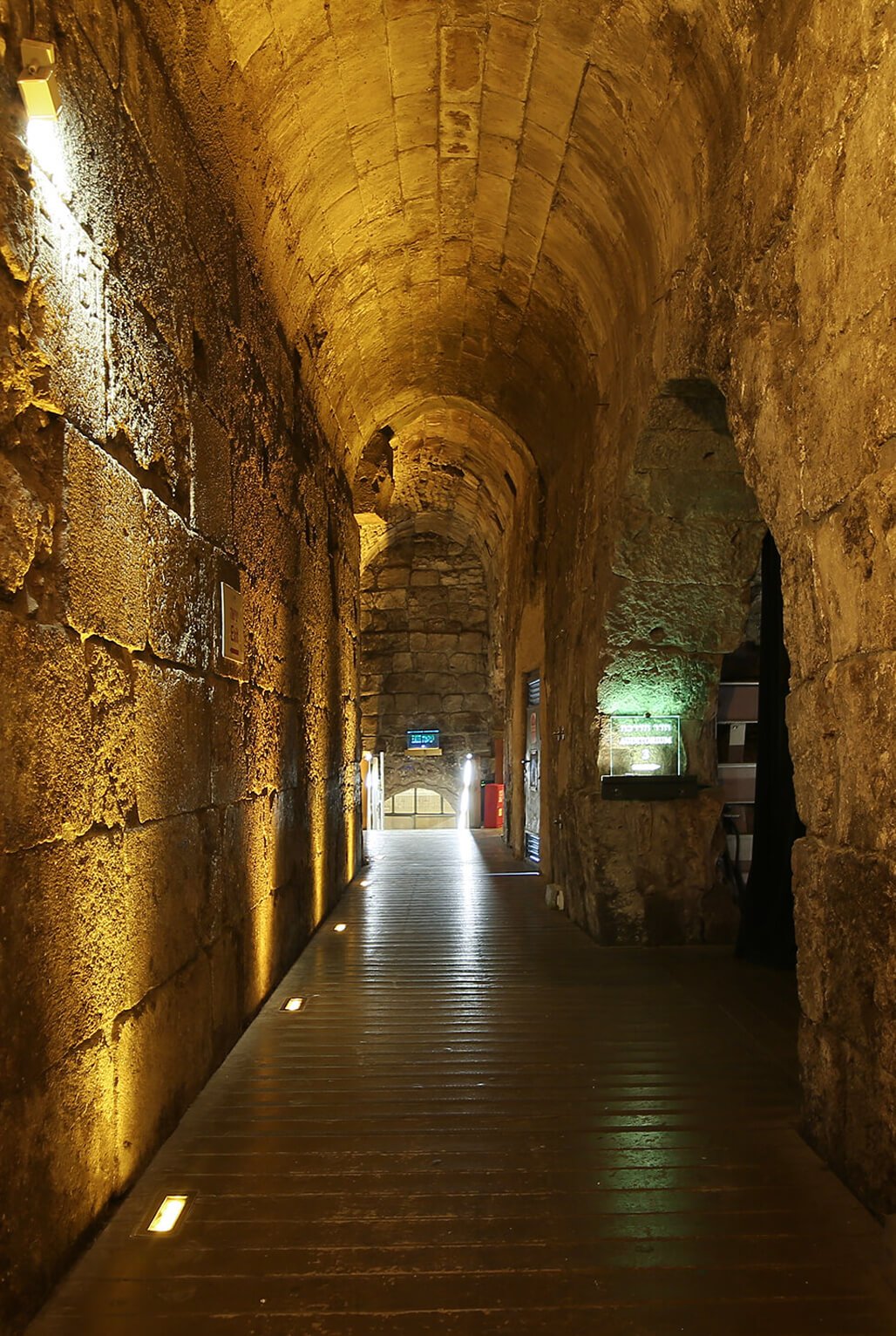 kotel tunnel tours hours