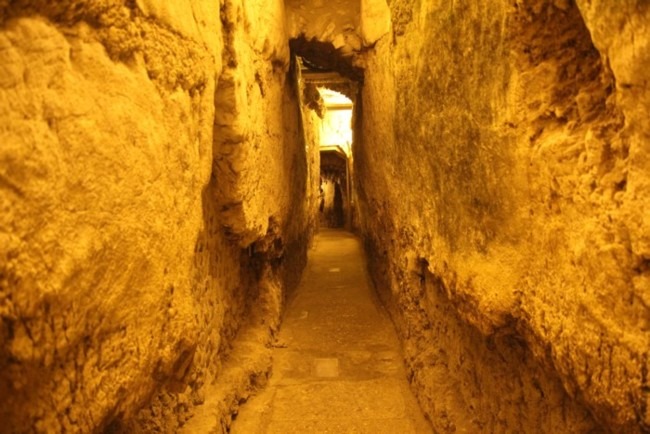 book kotel tunnel tour